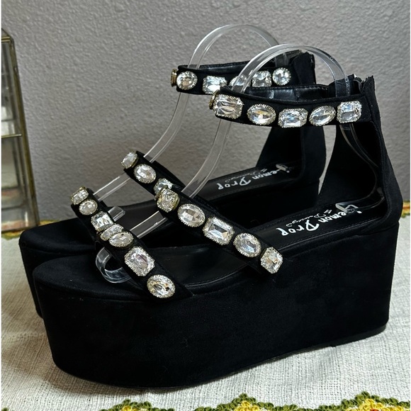 Lemon Drop by Privileged Black Velvet Platforms Sandals sz 8.5 - Picture 1 of 7